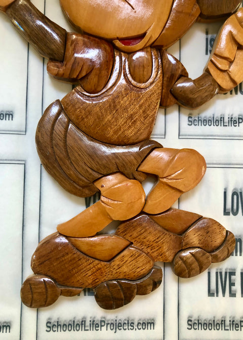 3 COMIC FIGURES MADE OF OUT OF IN WOOD LOOK (HOUSE WORK)