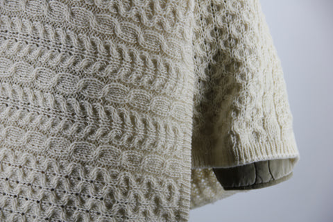 KNIT BLANKET IN OFF WHITE
